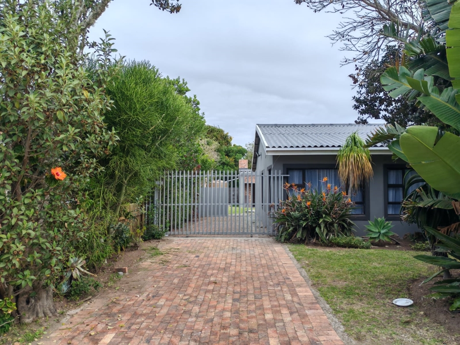 4 Bedroom Property for Sale in Boknesstrand Eastern Cape